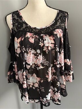 NWOT Charming Charlie Women’s Small Black/Pink Floral Blouse